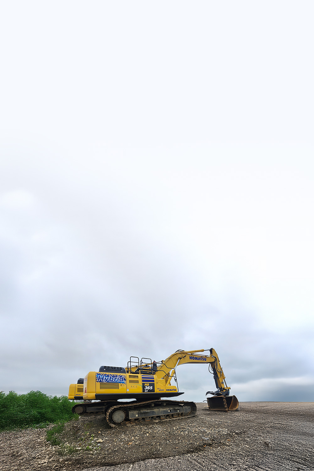 ACL hybrid excavator at a worksite