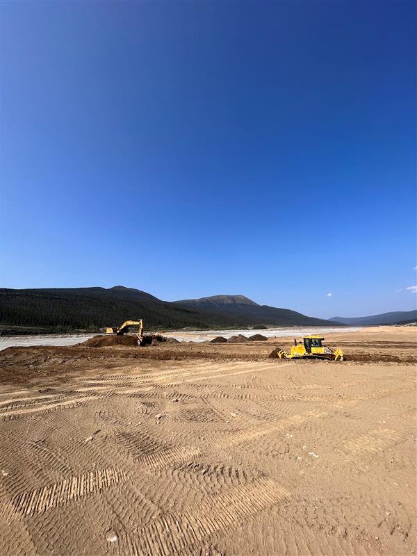 Faro Mine – Construction of haul road over tailings pond to tailings pond cover panel